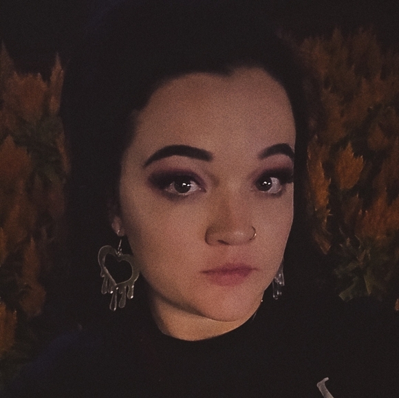 Meet your Posher, Eve - Picture 1 of 2